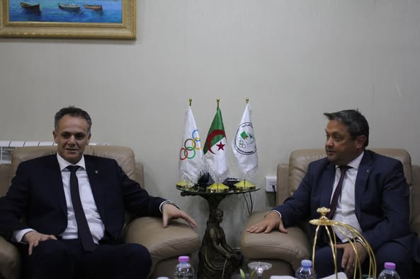 حماد يستقبل سفير المجر لتعزيز التعاون الرياضي الثنائي