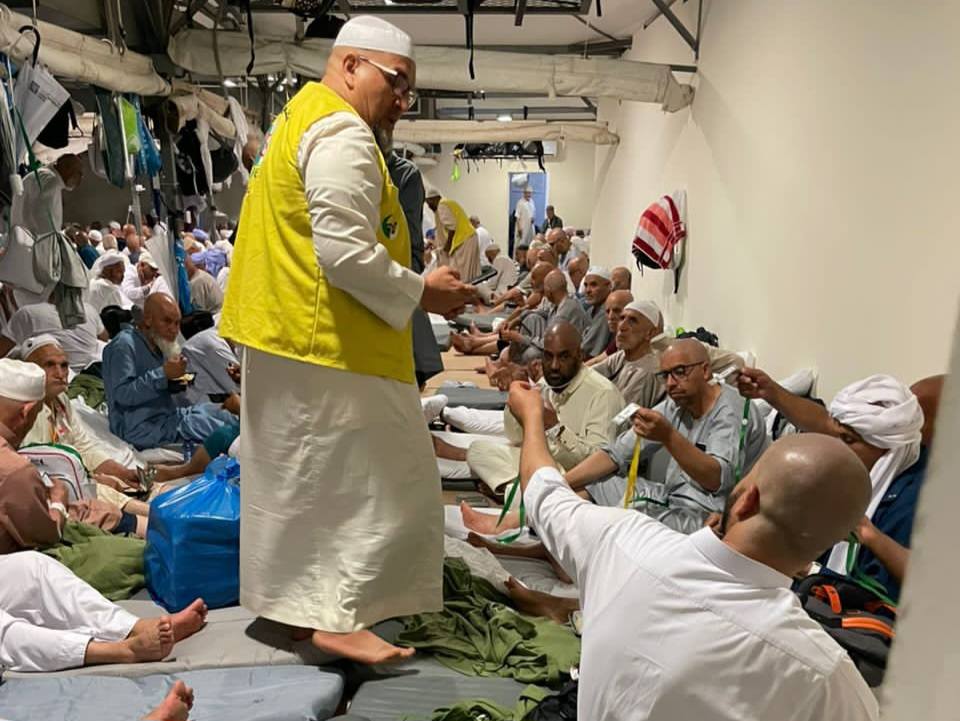 المرشدون الدينيون والمرشدات لبعثة الحج الجزائرية يتولّون مهمة تفويج حجاجنا لرمي جمرة العقبة الكبرى