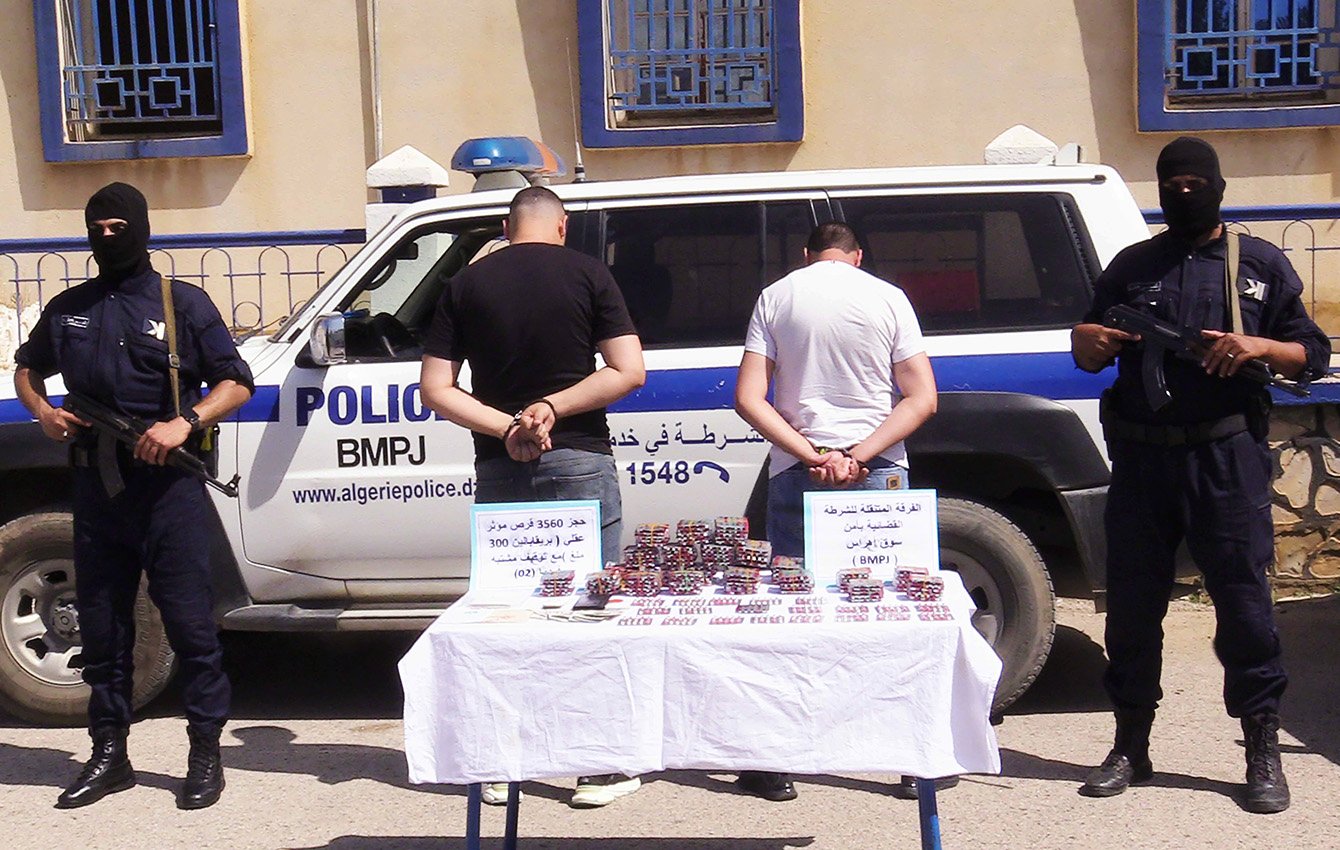توقيف شخصين وحجز 3560 كبسولة مهلوسات بسوق أهراس