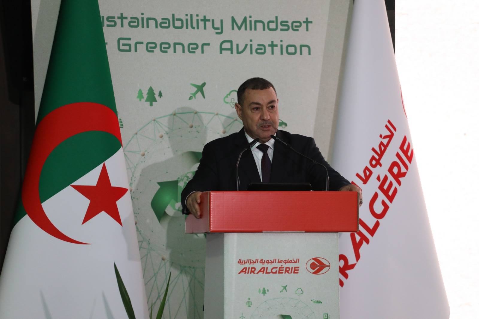 وزير النقل: نعمل على تجديد الأسطول بهذه الطائرات