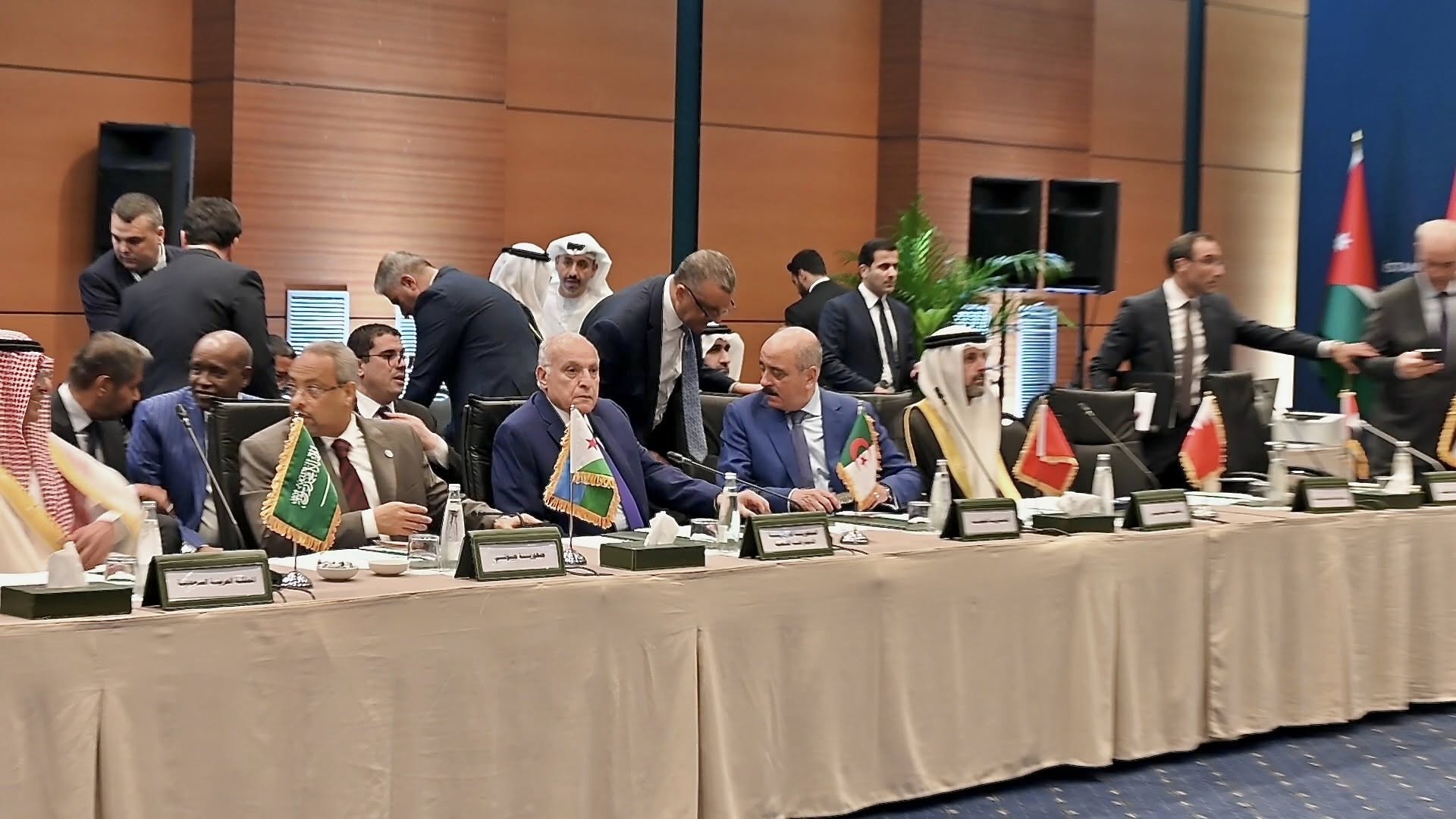 وزراء الخارجية العرب يدينون العدوان الصهيوني على إيران في اجتماعهم بإسطنبول