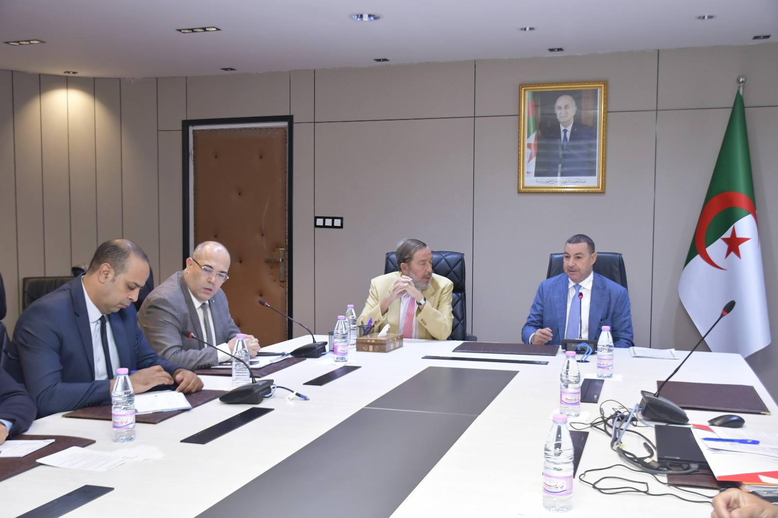 لقاء هام بين وزير النقل والسفير الإسباني بالجزائر