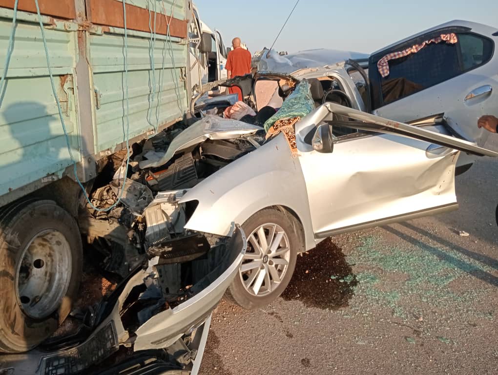 الجلفة.. 5 جرحى في حادث اصطدام سيارة بشاحنة بالبويقلة في مسعد