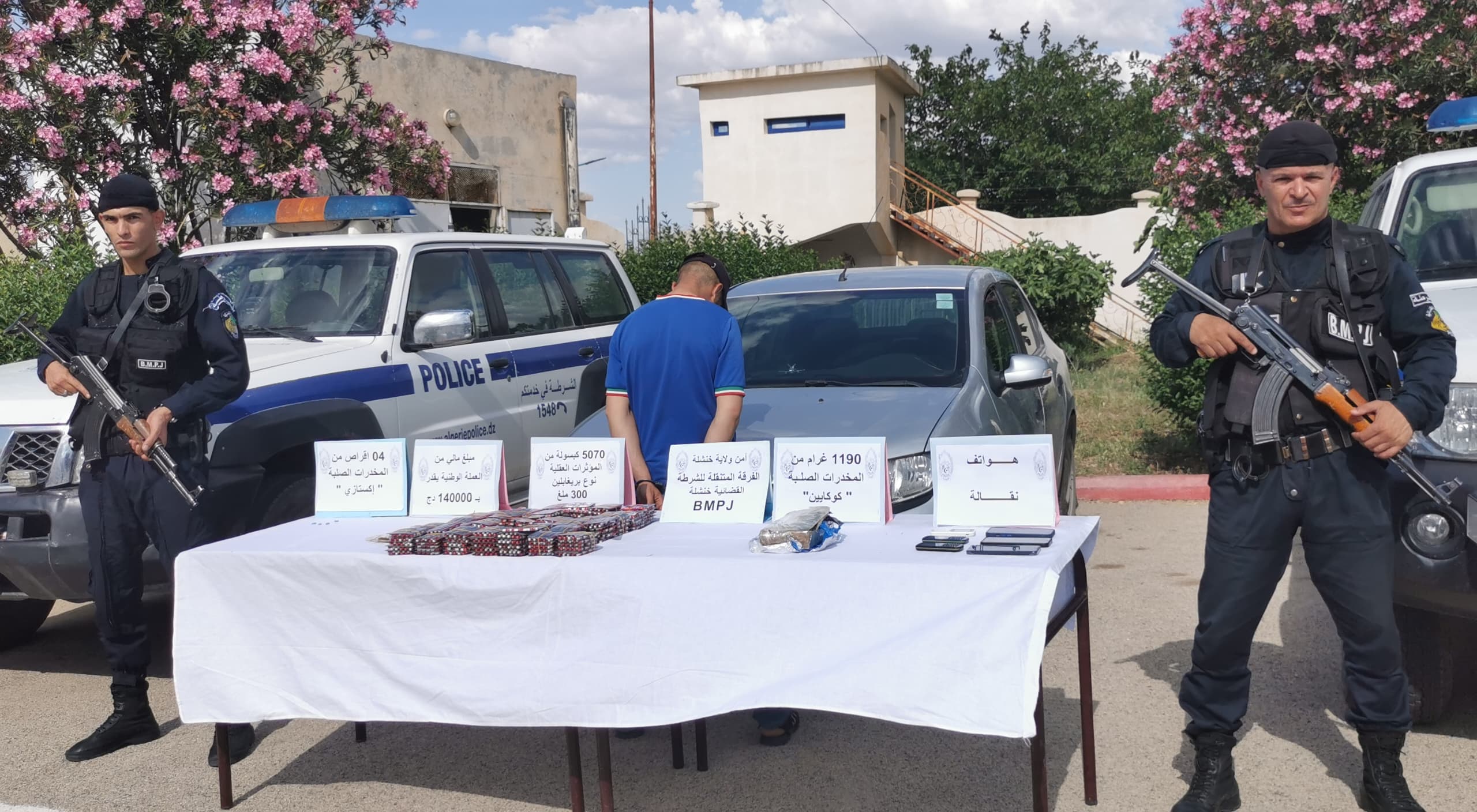 خنشلة.. توقيف شخص بحوزته أزيد من كلغ كوكايين وكمية من الإكستازي والبريغابلين