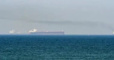 البرلمان الإيرانى يوافق على إغلاق مضيق هرمز