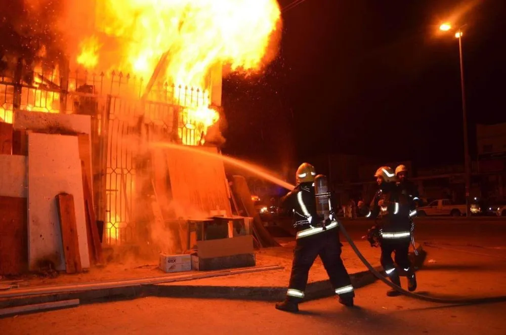 عين الدفلى.. حريق داخل مجمع لمحلات تجارية مغطاة بخميس مليانة