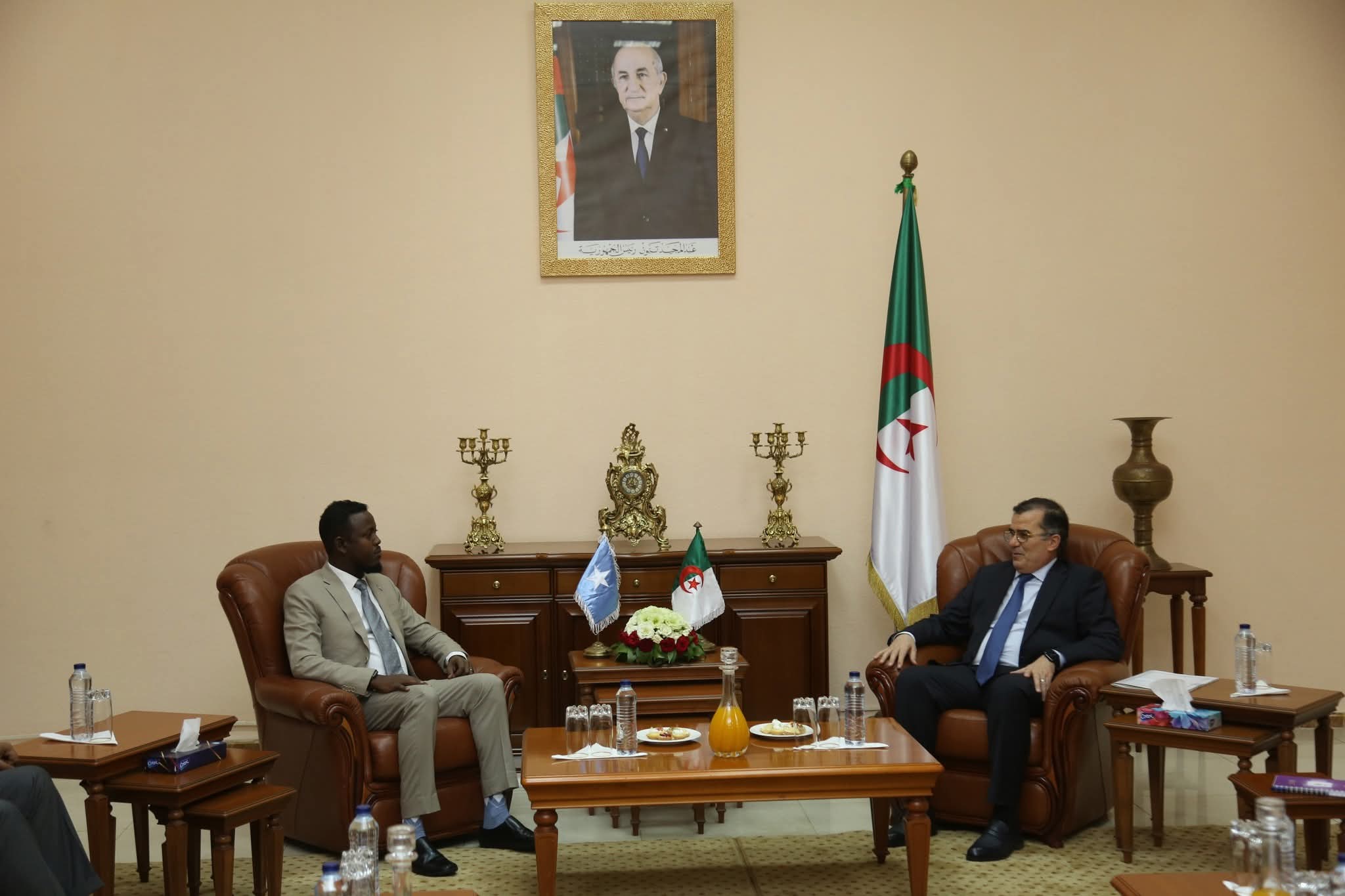 بن طالب يستقبل نظيره الصومالي