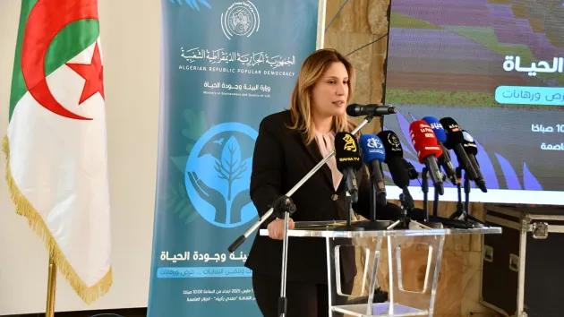 تنظيم يوم علمي حول البيئة والمجتمع المدني بين الوكالة الوطنية للأمن الصحي ووزارة البيئة