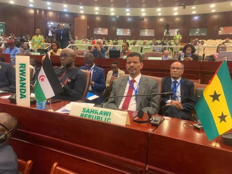 موقف مثير للسخرية..المغرب يسرق علم الصحراء الغربية !