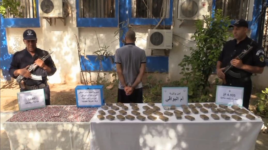 أم البواقي.. توقيف شخص وحجز قرابة 5 كلغ من المخدرات وأزيد من 1100 قرص مهلوس