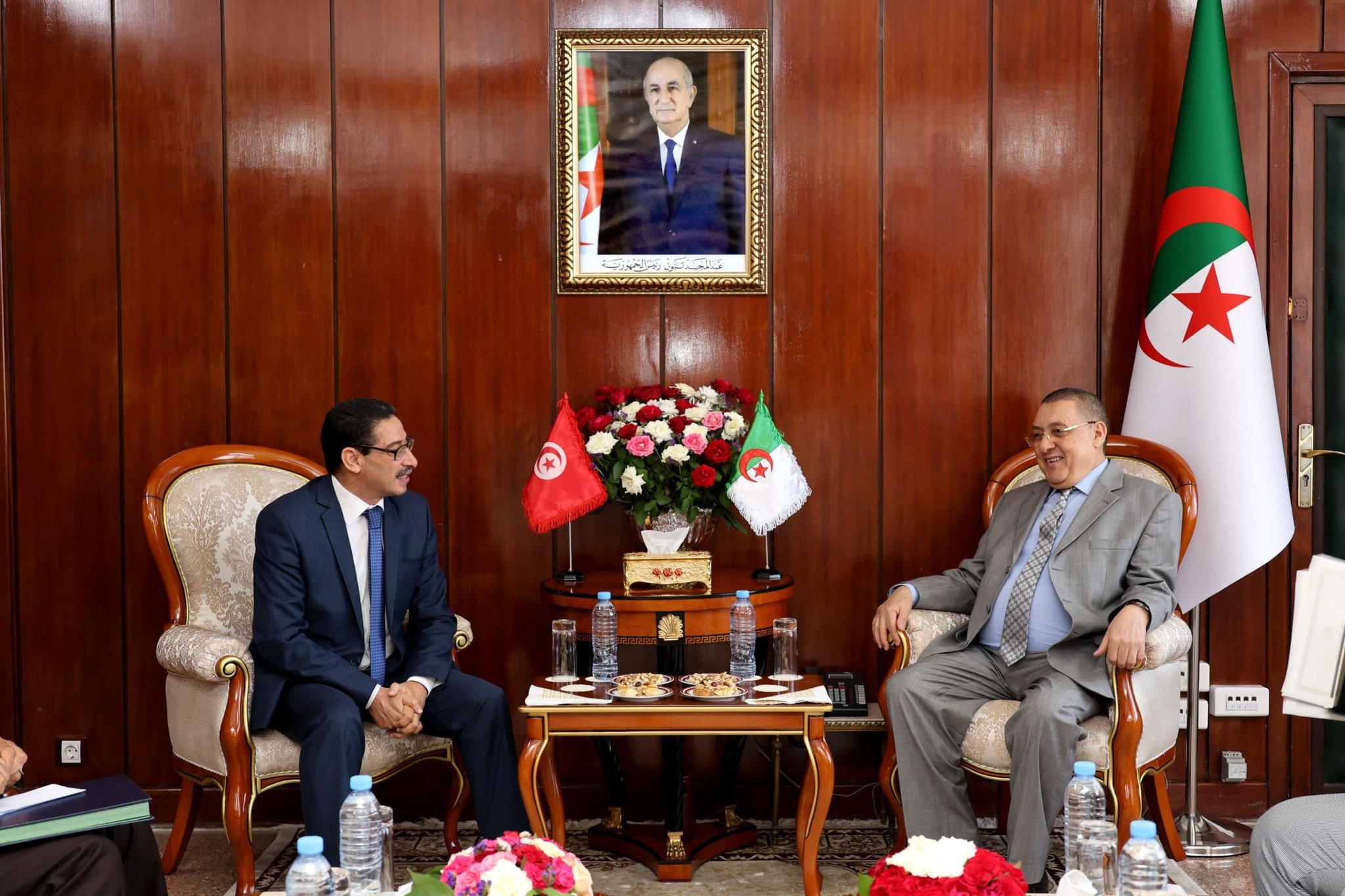 وزير الداخلية يستقبل السفير التونسي عقب انتهاء مهامه