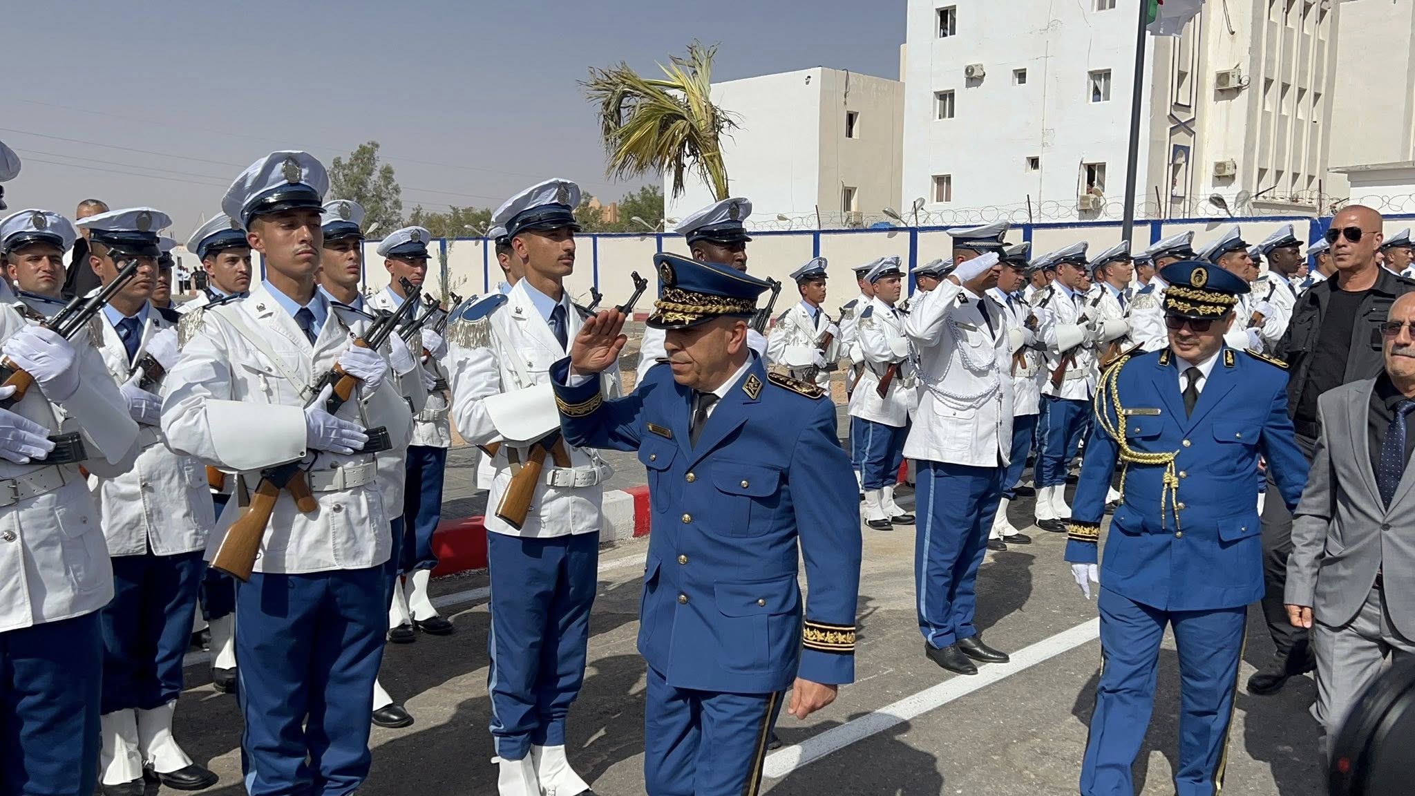 بداوي يدشن منشأتين أمنيتين جديدتين بورقلة