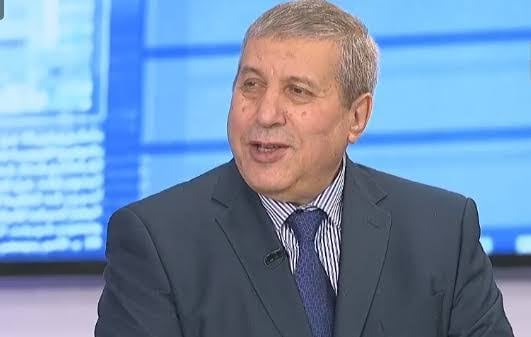 وزير الاتصال يزور الإعلامي علي ذراع في المستشفى