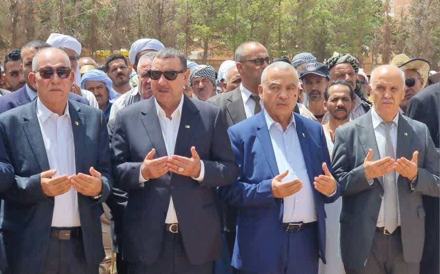 بتكليف من الوزير الأول.. وفد وزاري يعاين موقع حادث البيض ويعزي عائلات الضحايا
