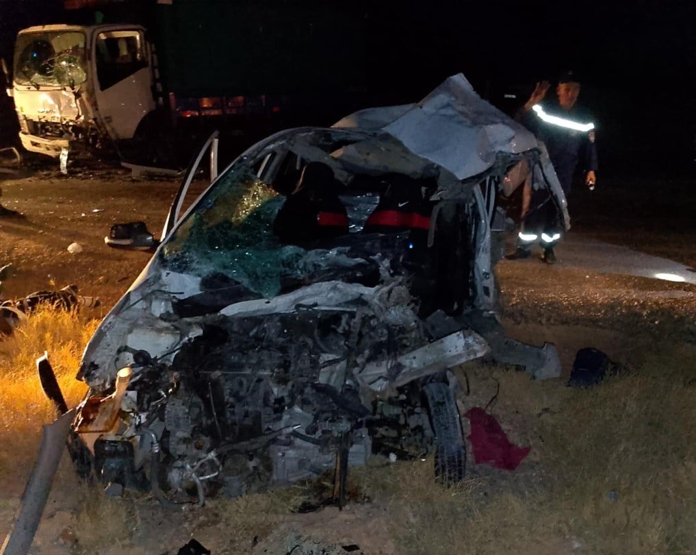 أولاد جلال.. قتيل وجريح في اصطدام بين سيارة سياحية وشاحنة