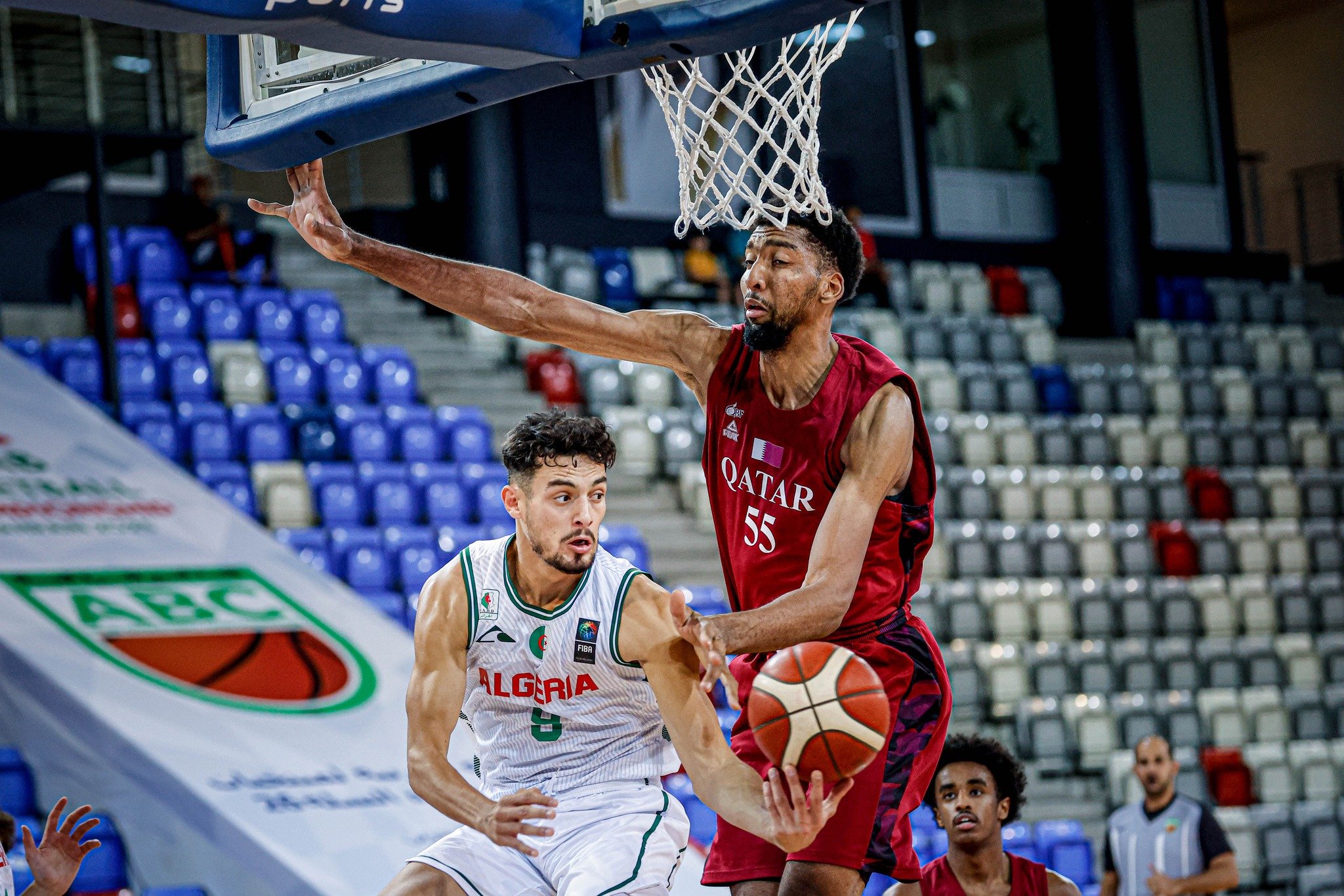 منتخب السلة يكتسح قطر ويحقق ثالث انتصار في البطولة العربية