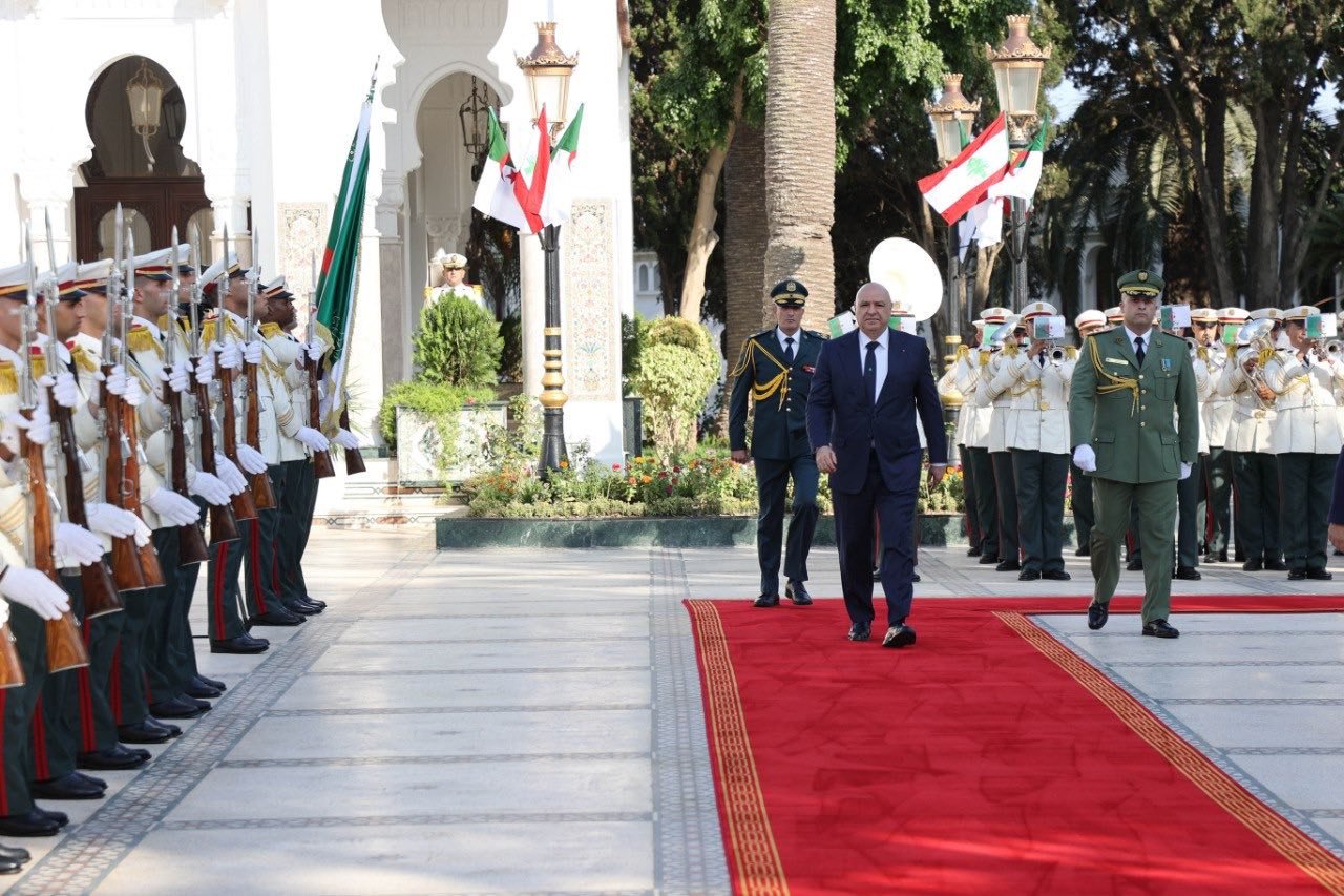 رئيس جمهورية لبنان ينهي زيارته إلى الجزائر