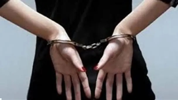 منتحلة صفة موظفة بديوان الترقية و التسيير العقاري أمام العدالة
