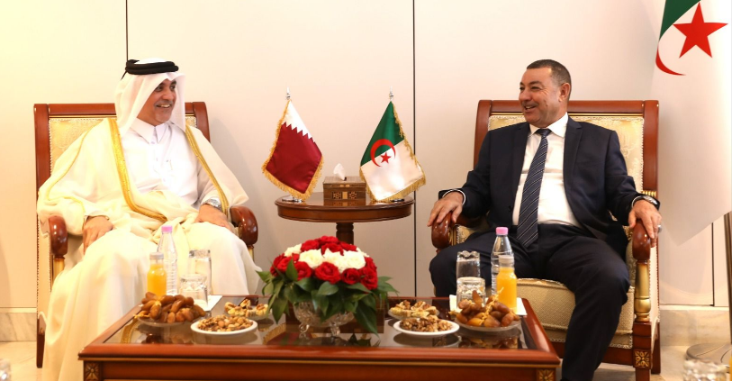 وزير النقل يستقبل السفير القطري