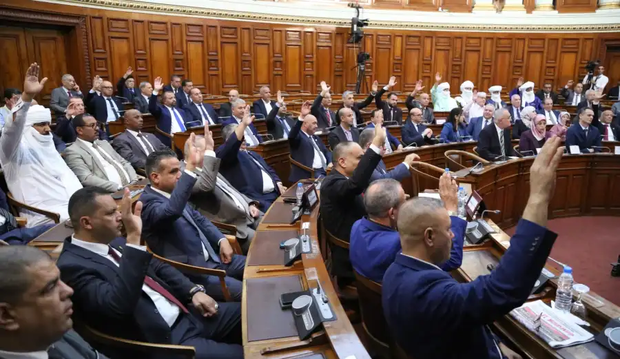 التصويت بالأغلبية على القانونين المتعلقين بالتأمينات الإجتماعية والتقاعد