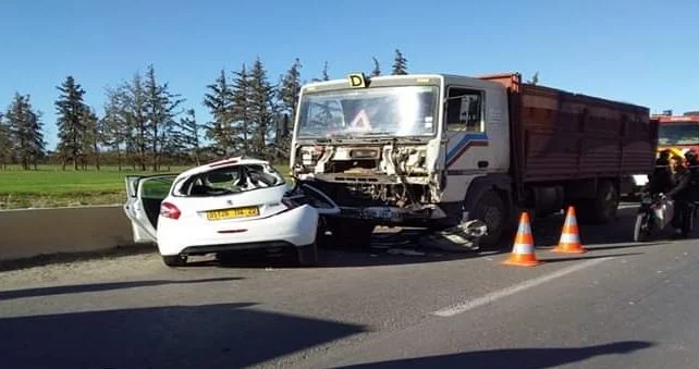  الجلفة.. قتيل وجريحان في حادث اصطدام سيارة بشاحنة في البيرين