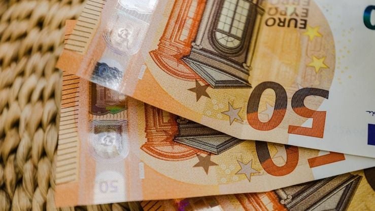 بالتفاصيل..هكذا يتم الاستفادة من المنحة السياحية “750 يورو”