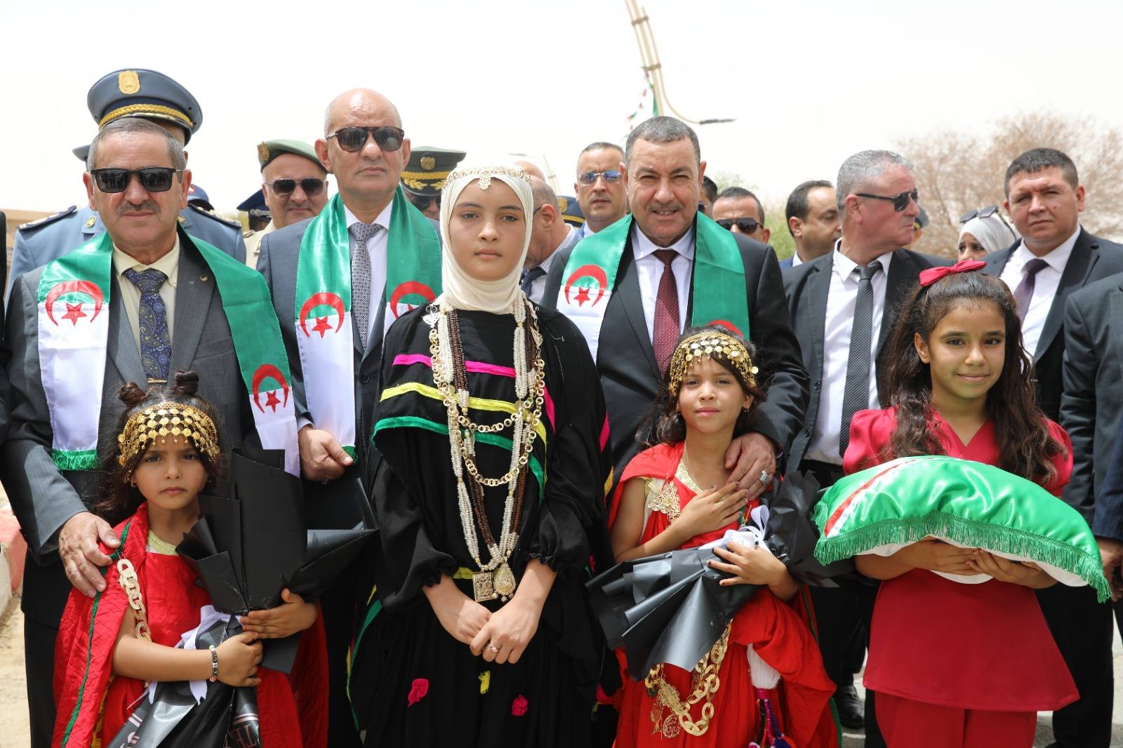 وزير النقل يتفقد المركز الحدودي الطالب العربي في الوادي