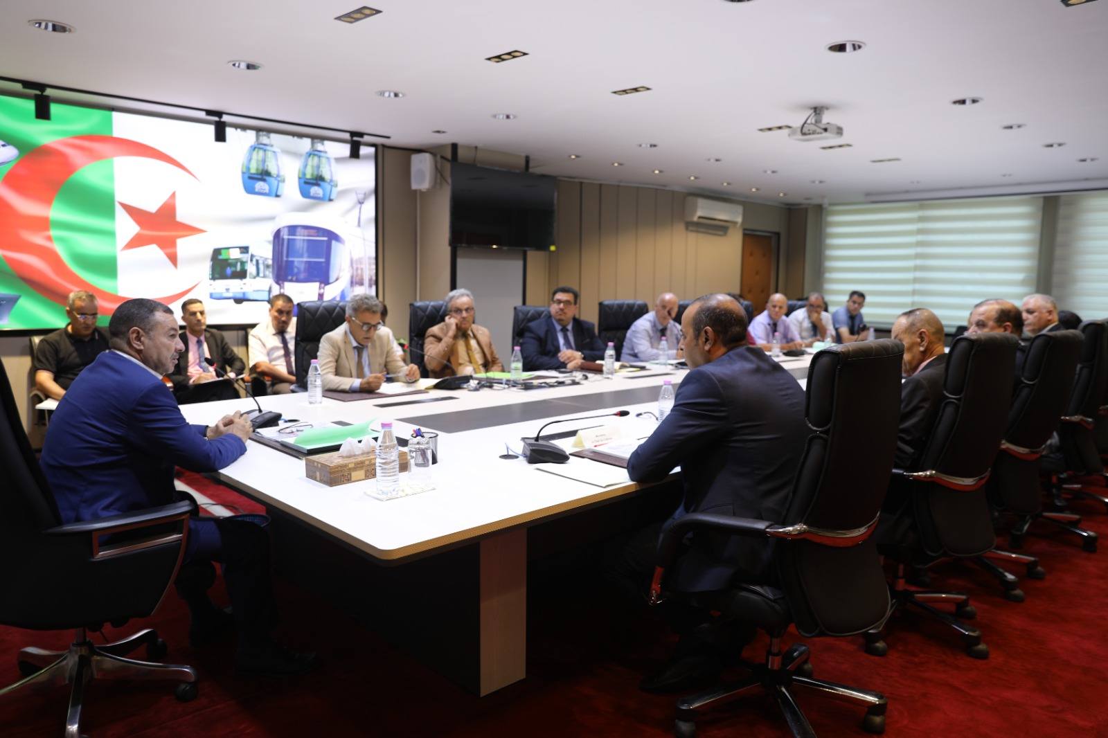 مشاركة الجزائر في IATF 2025 .. وزير النقل يترأس اجتماعا تنسيقيا