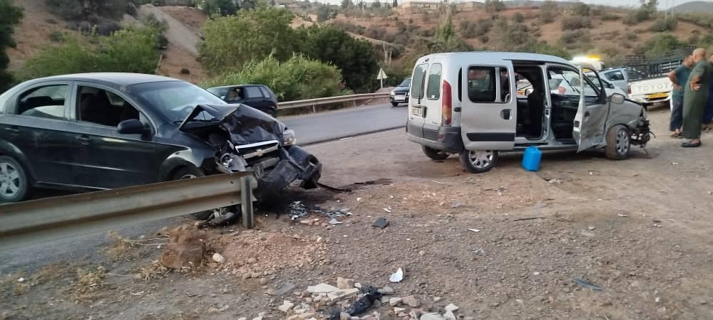 المدية.. 10 جرحى في اصطدام بين سيارتين بالبرواقية