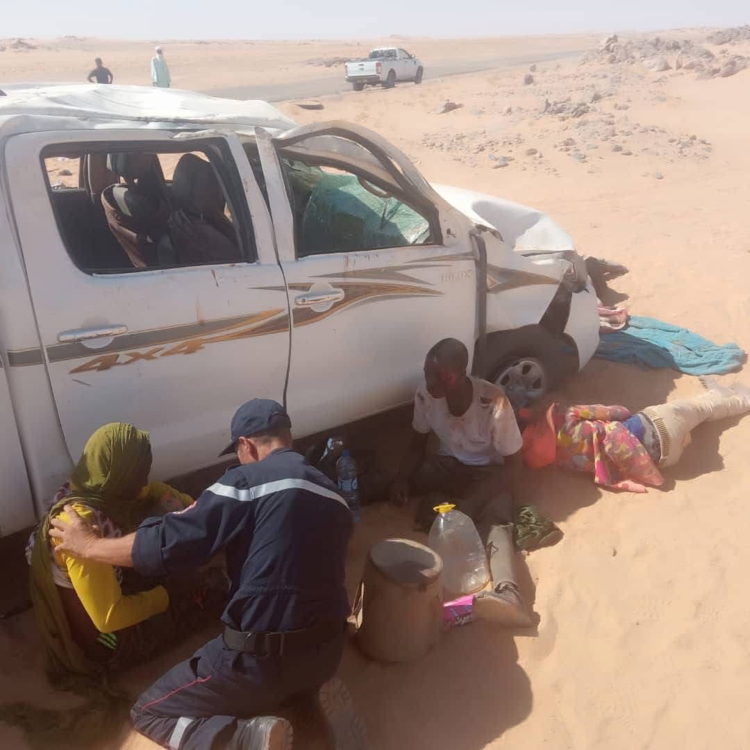 إن قزام .. وفاة شخص وإصابة 6 آخرين من جنسية إفريقية في انقلاب سيارة نفعية