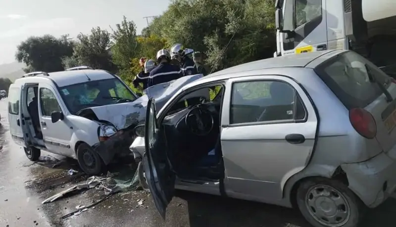 سيدي بلعباس.. 4 جرحى في اصطدام بين سيارتين ببلدية لمطار