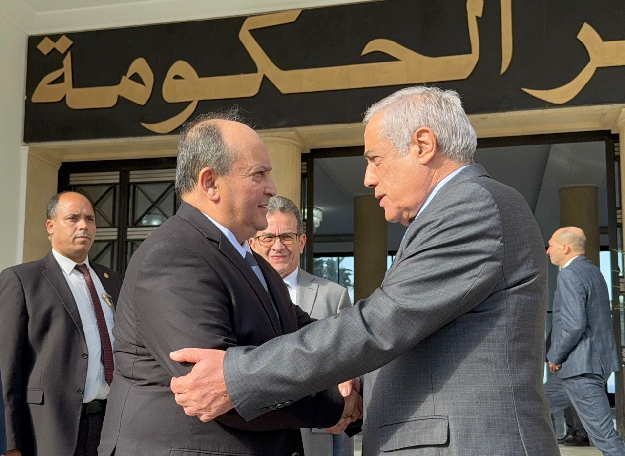 بالفيديو: سيفي غريب يتسلم مهامه وزيرا أول بالنيابة