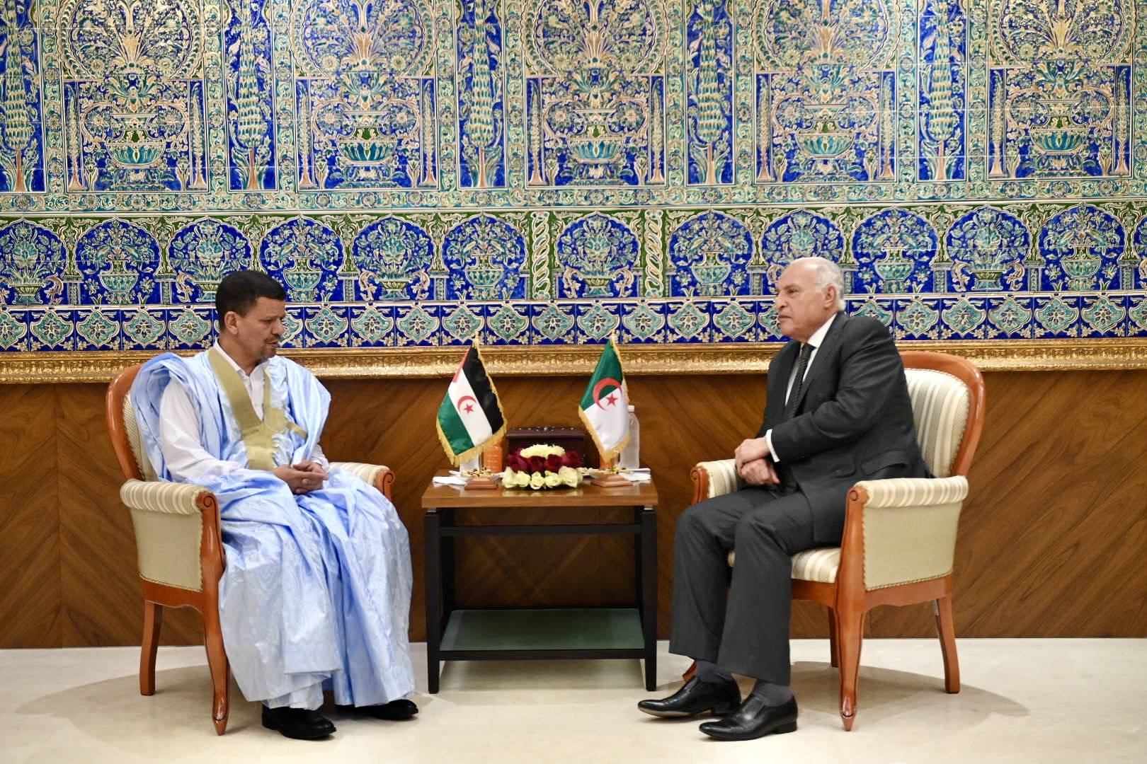 عطاف يستقبل نظيره الصحراوي