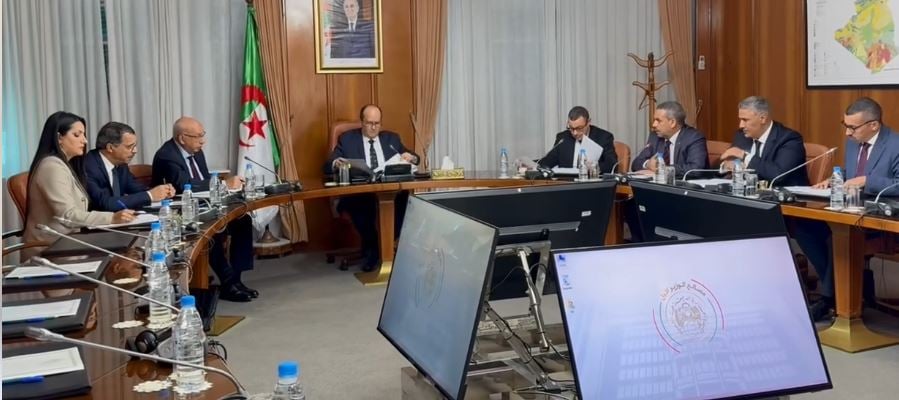 الوزير الأول يترأس اجتماعًا وزاريًا لمتابعة تحضيرات الدخول المدرسي الجديد