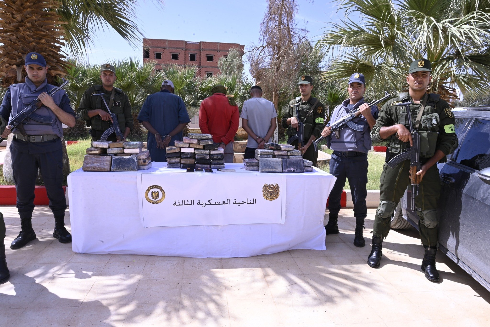 توقيف 60 تاجر مخدرات وإحباط إدخال 5 قناطير من الكيف قادمة من المغرب