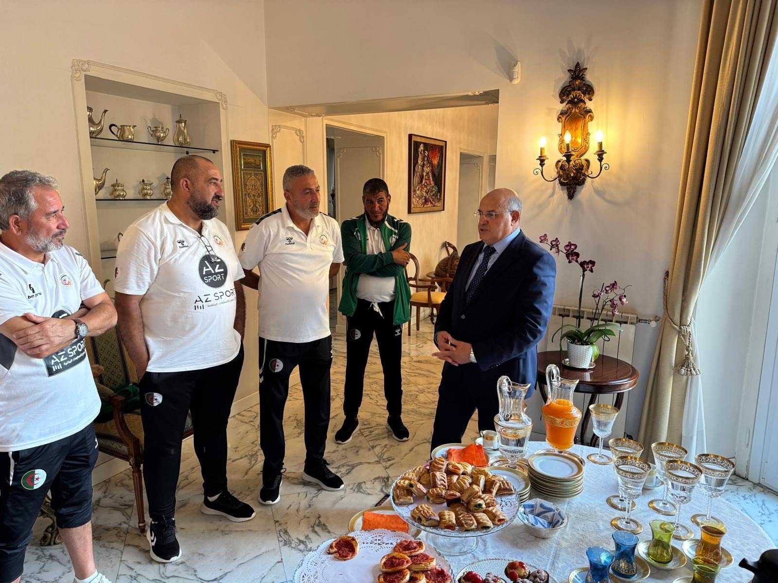 سفير الجزائر في إيطاليا يستقبل المنتخب الوطني للكرة الحديدية بعد مشاركته في بطولة العالم