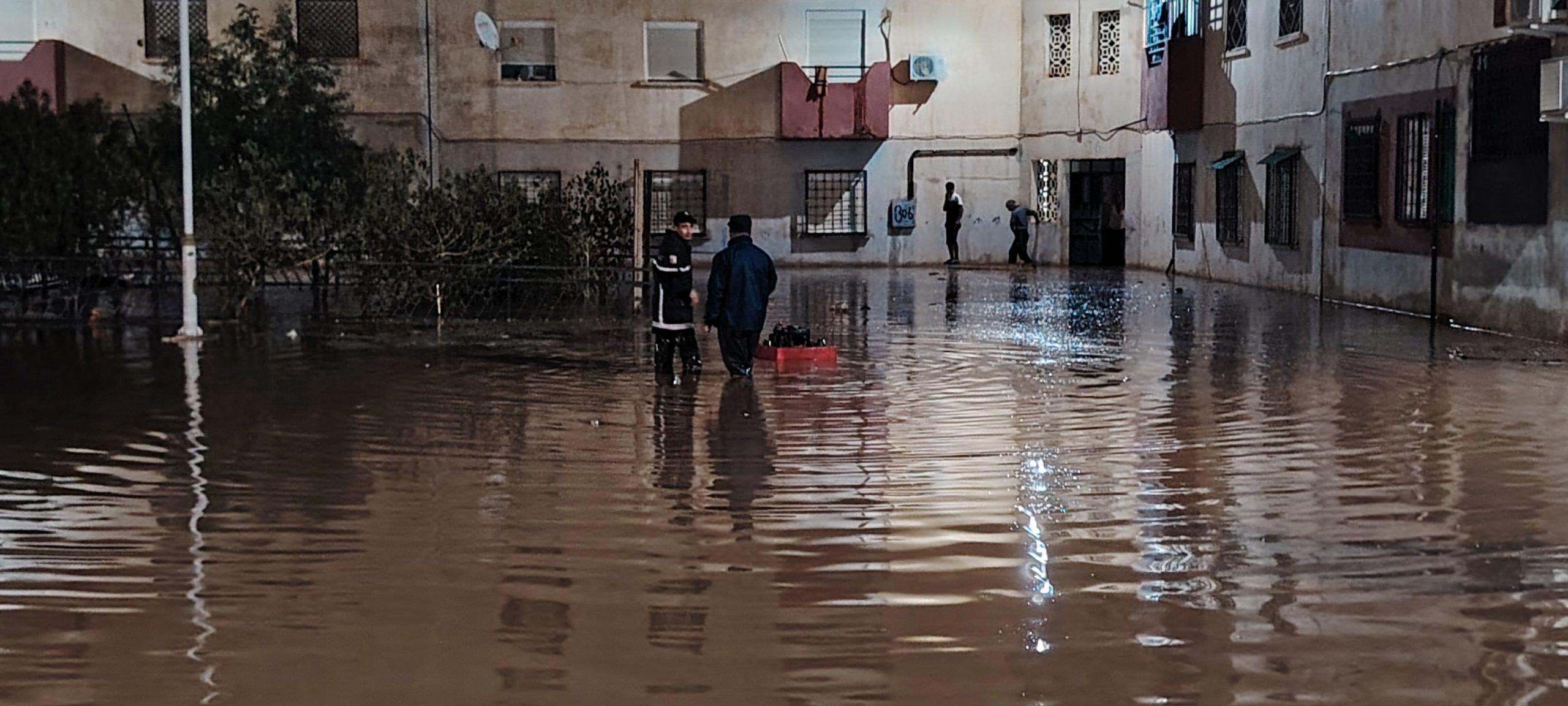تقلبات جوية.. إصابة 5 أشخاص وإنقاذ 9 آخرين