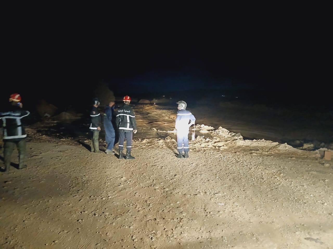 إنقاذ 04 أشخاص محصورين داخل سيارة بواد دلدول بالجلفة
