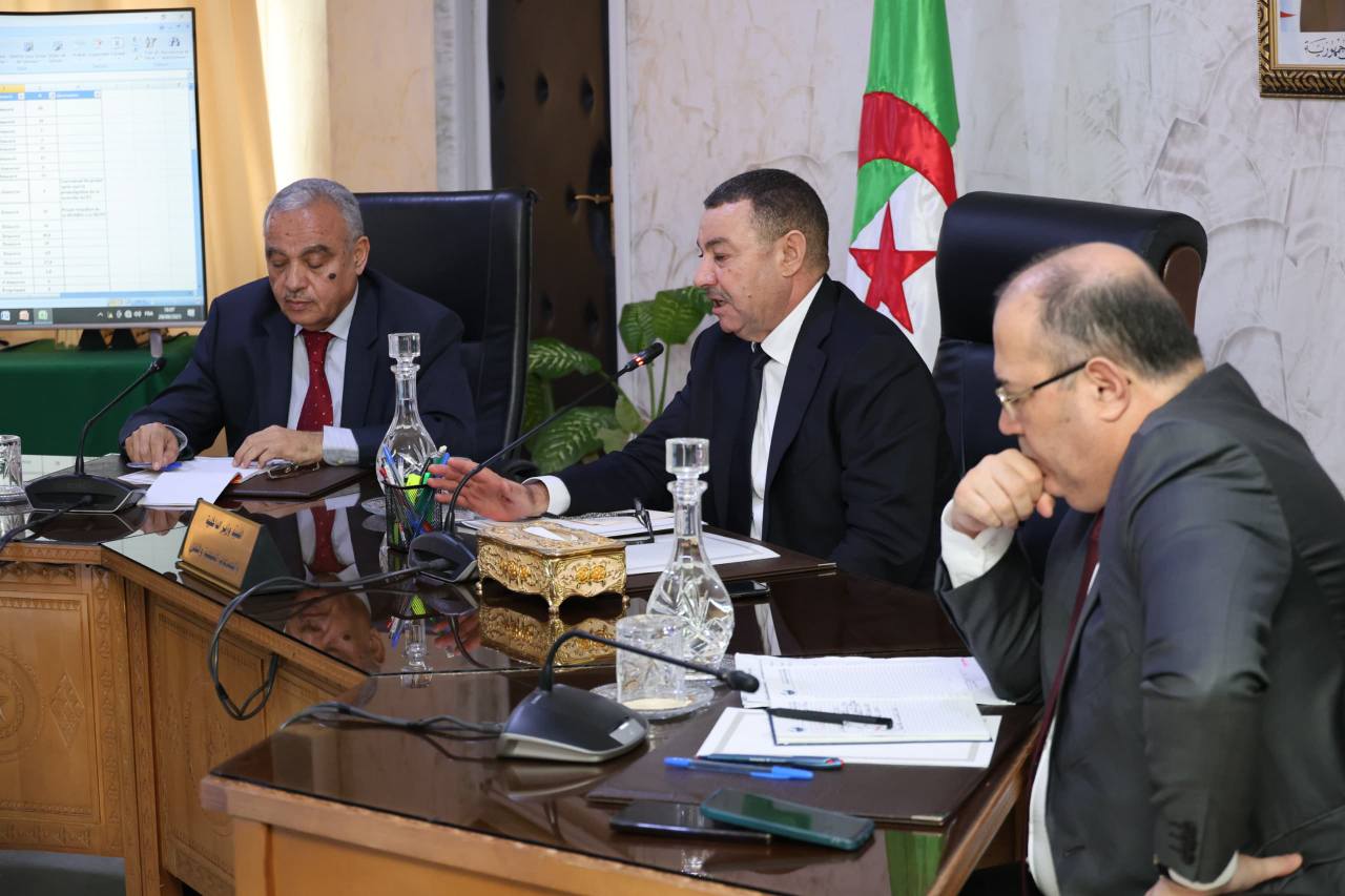 تسريع مشاريع الرقمنة وإطلاق خط بحري جديد.. توجيهات سعيود للنقل البحري