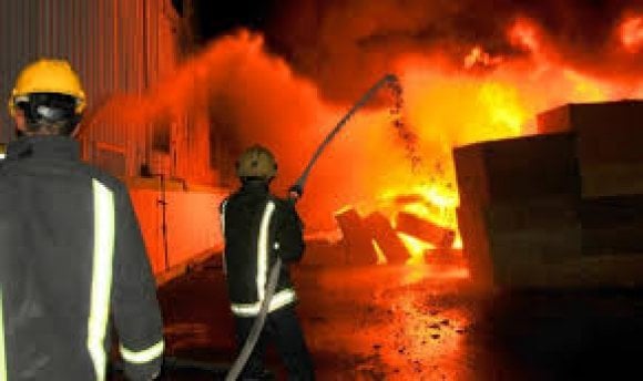 بومرداس.. حريق بمصنع لإنتاج الزرابي بخميس الخشنة