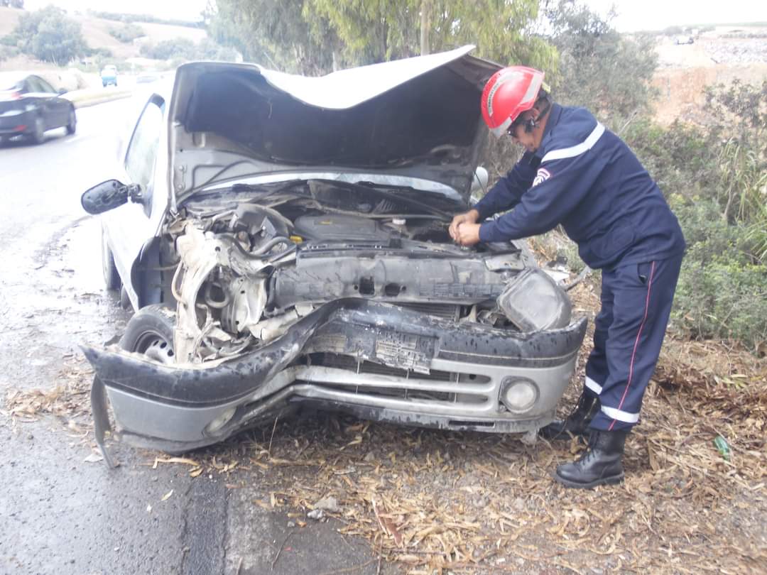 العاصمة.. 4 جرحى في حادث انحراف سيارة وسط زرالدة