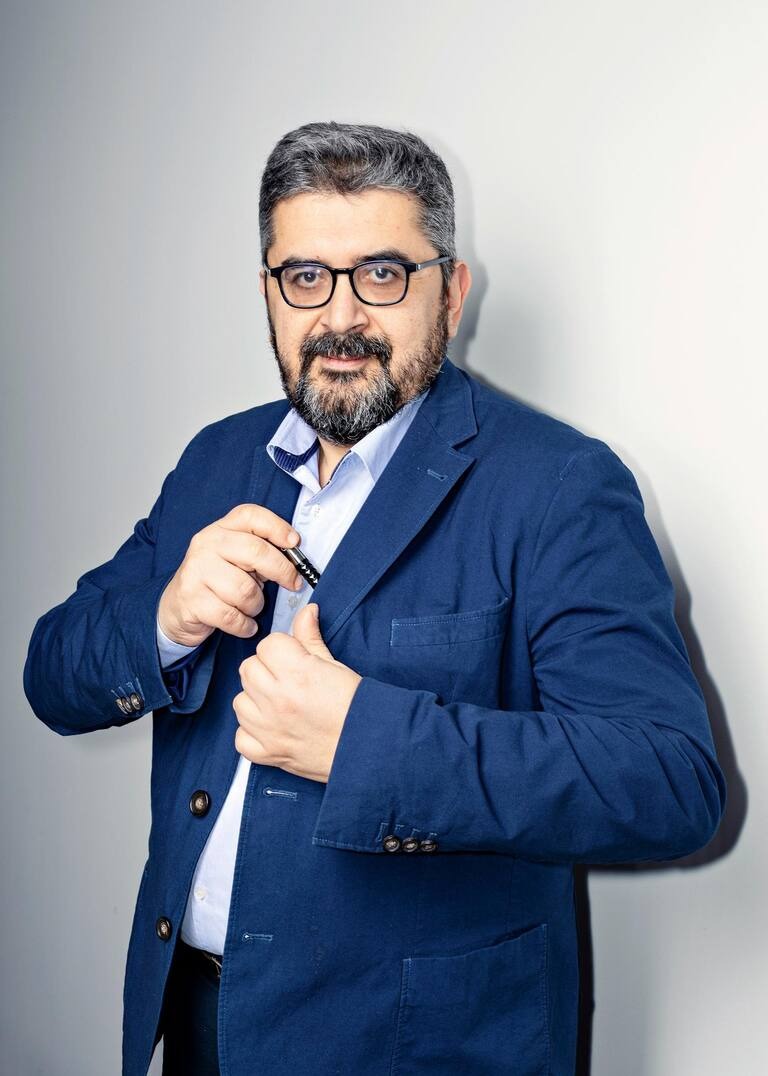 كلما أخرج سيفاوي قلمه من جيبه، تأكد أنه سيضع بدلا منه حزمة من البقشيش