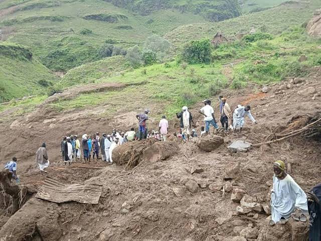 إنتشال 270 جثة بعد الإنزلاق الأرضي في السودان