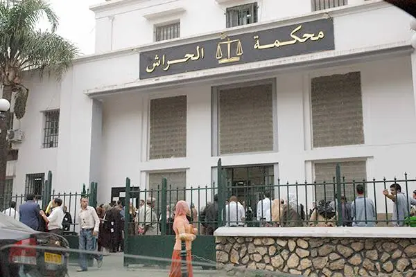 عام حبسا مع الإيداع لشاب ظهر بفيلتر امرأة وانتحل صفة وكيل جمهورية لدى محكمة الحراش
