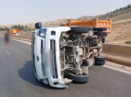 باتنة.. 6 جرحى في حادث انحراف وانقلاب شاحنة بأريس