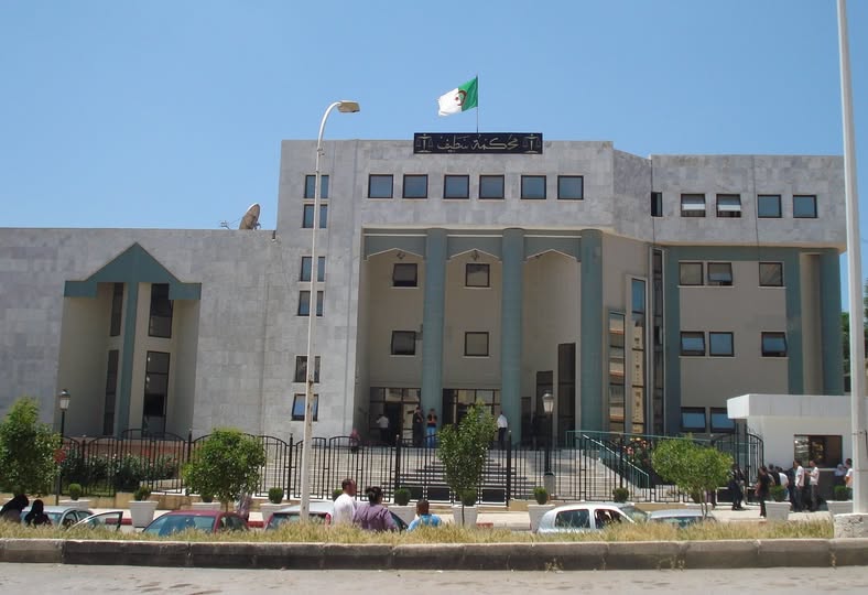 وفاة رئيس أمناء الضبط بمحكمة سطيف بعد سقوطه من الطابق الرابع