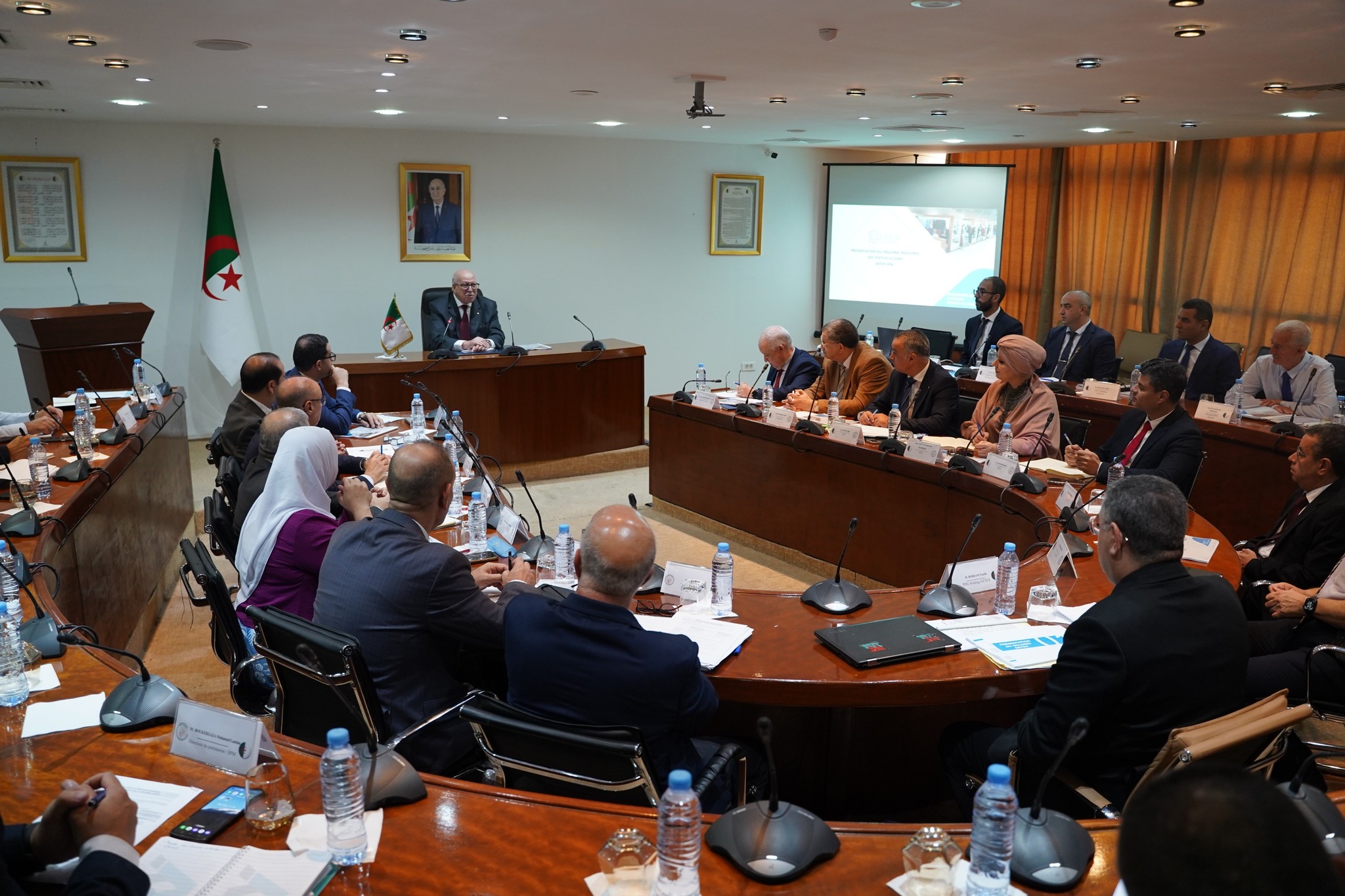 وزير الصناعة يجتمع مع مسؤولي الشركة القابضة GETEX