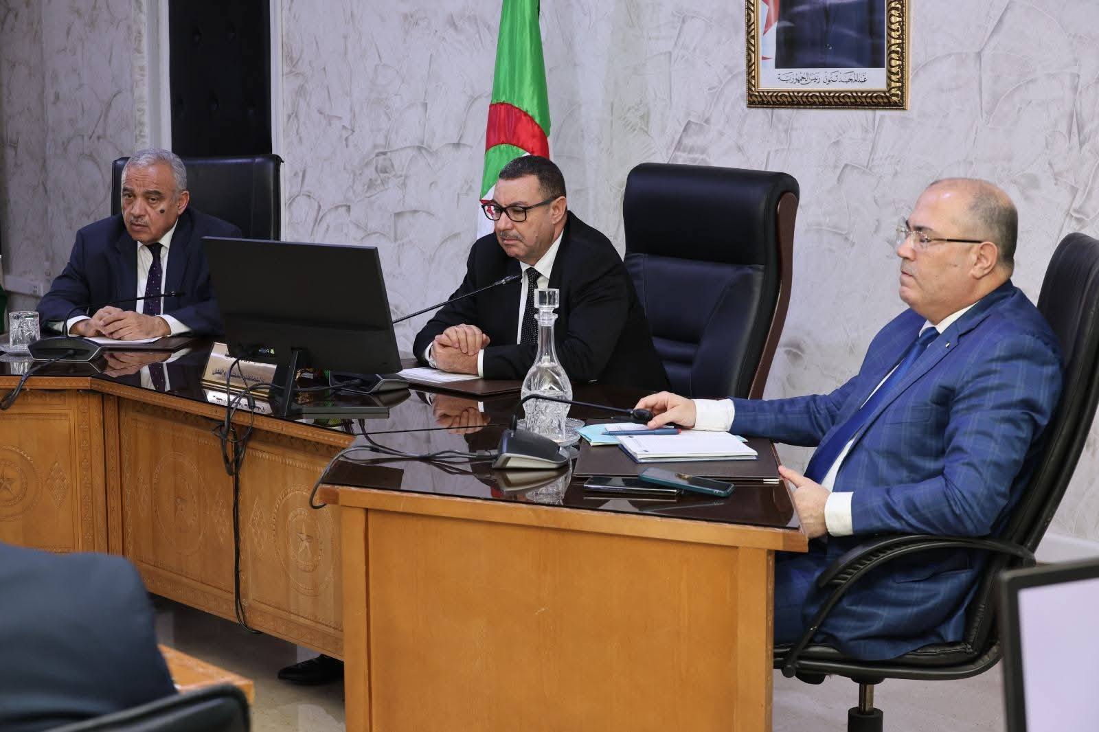 تحديد الأولويات القصوى الواجب استكمالها.. سعيود يُقيم رقمنة القطاع