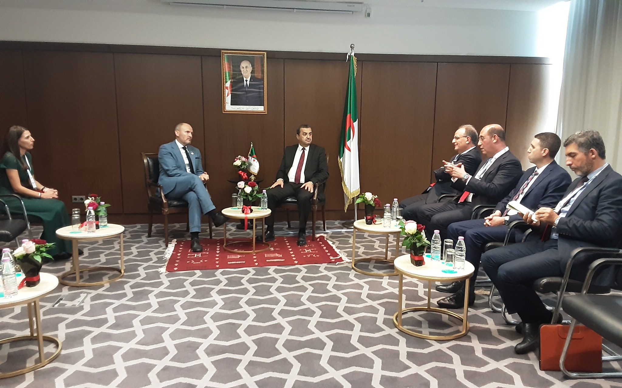 عرقاب يبحث تطوير التعاون مع شركتي أوكسيدنتال بتروليوم الأمريكية وبتروغاز العُمانية