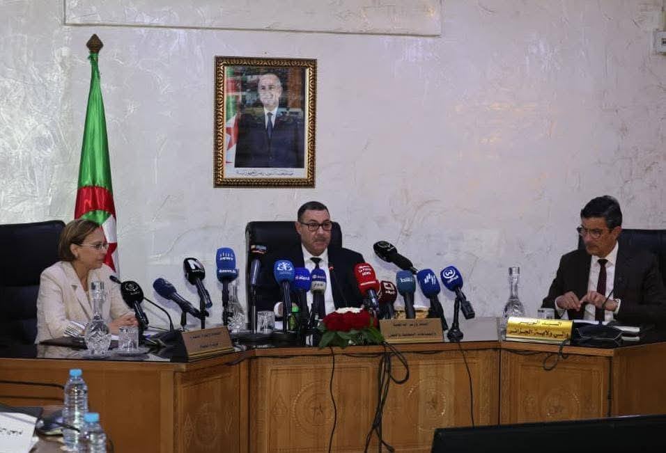 سعيود وكريكو يشرفان بقصر الحكومة على لقاء وطني لترقية النظافة والممارسات البيئية